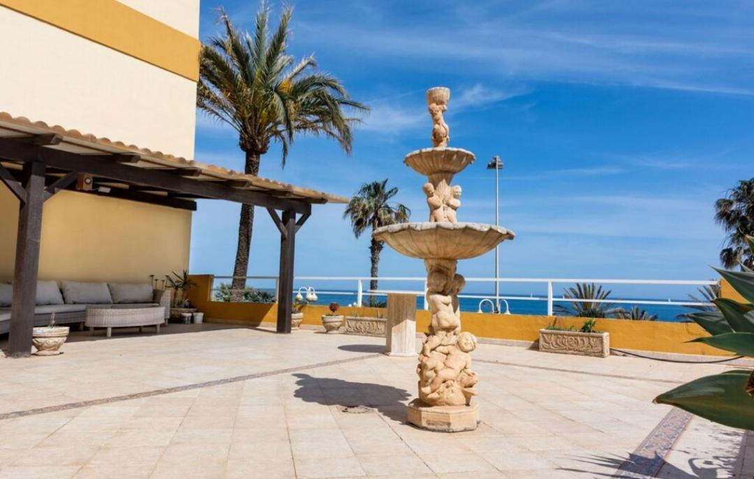 Comodidad En Primera Linea De Playa Apartment