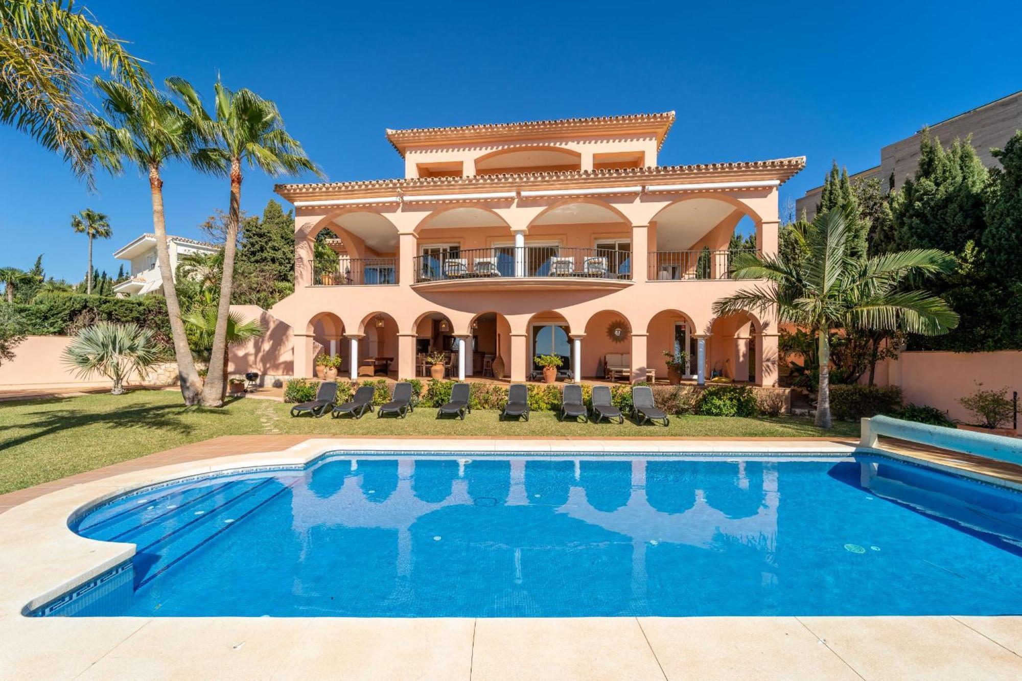 Beachside With Panoramic Sea Views Villa Benalmadena