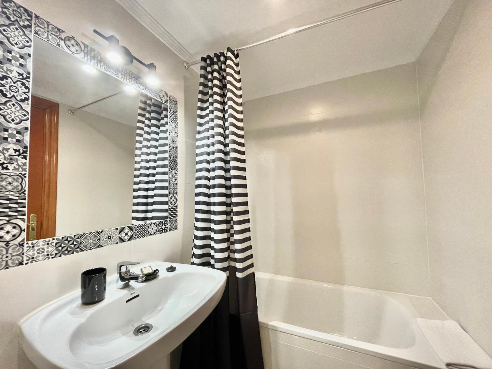 Appartement Lafrenchtouch - Centrico Con Piscina Junto Al Tren