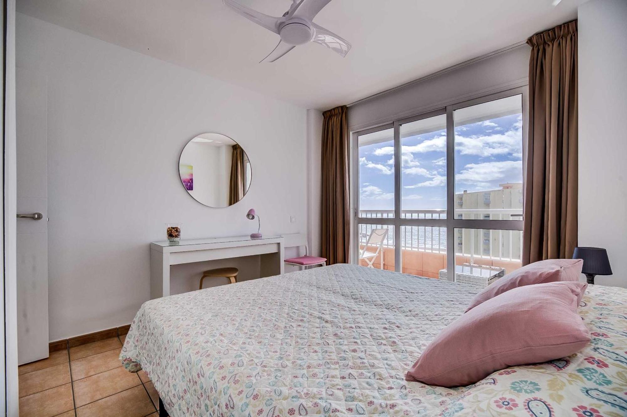 Apartamento Puerto Marina, Frente Al Mar *