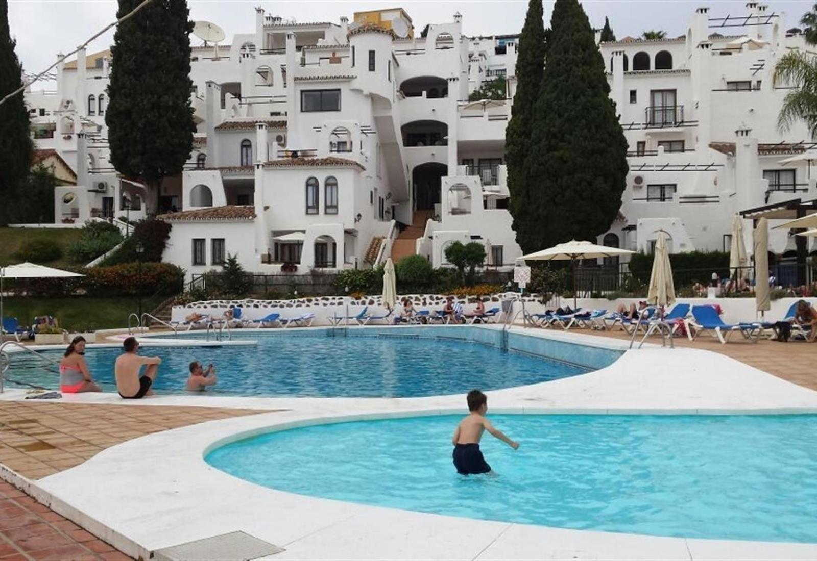 2 Bed In Pueblo Evita Apartment Benalmadena