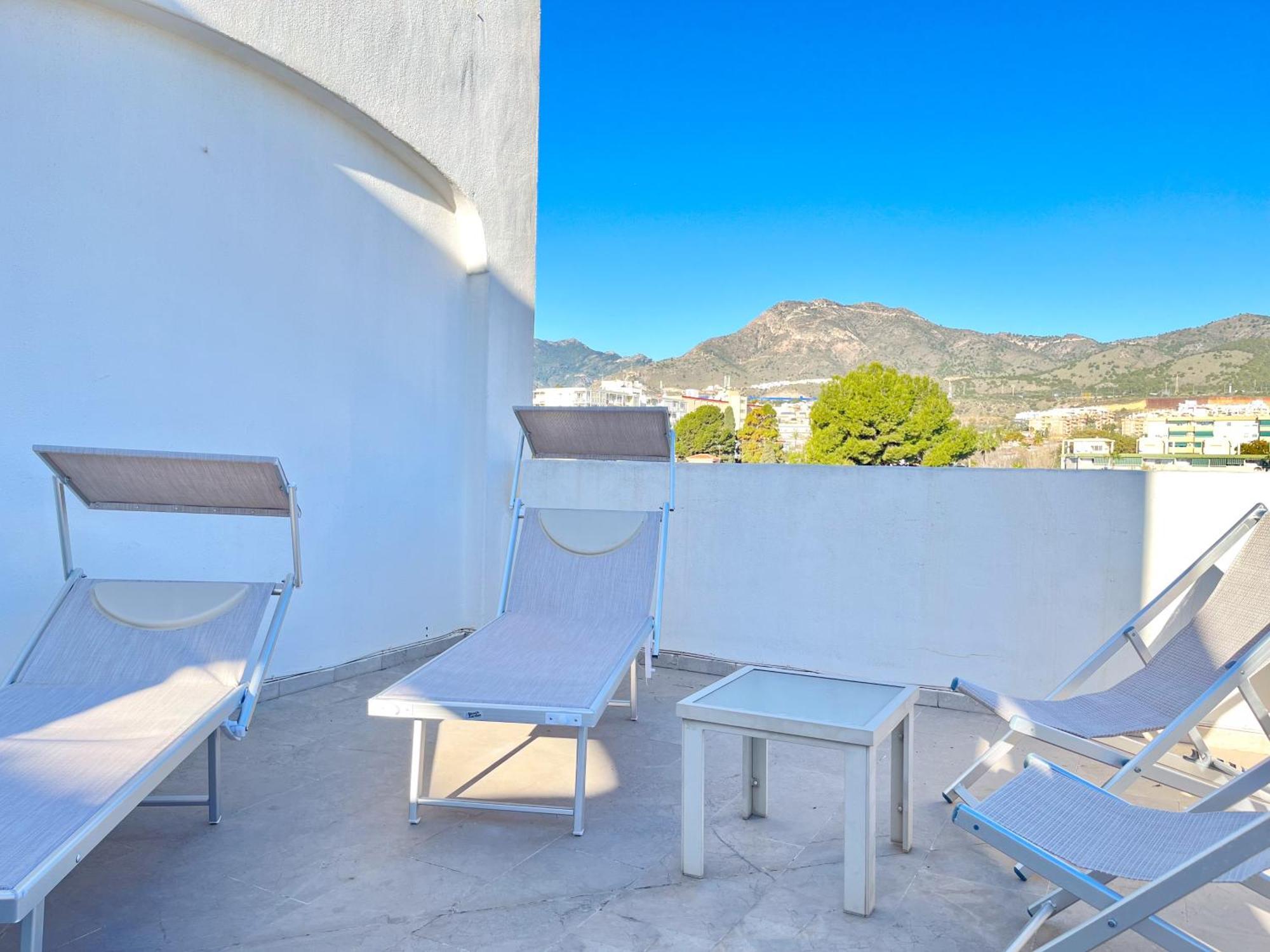 Spacieux Avec Terrasse Et Piscine *
