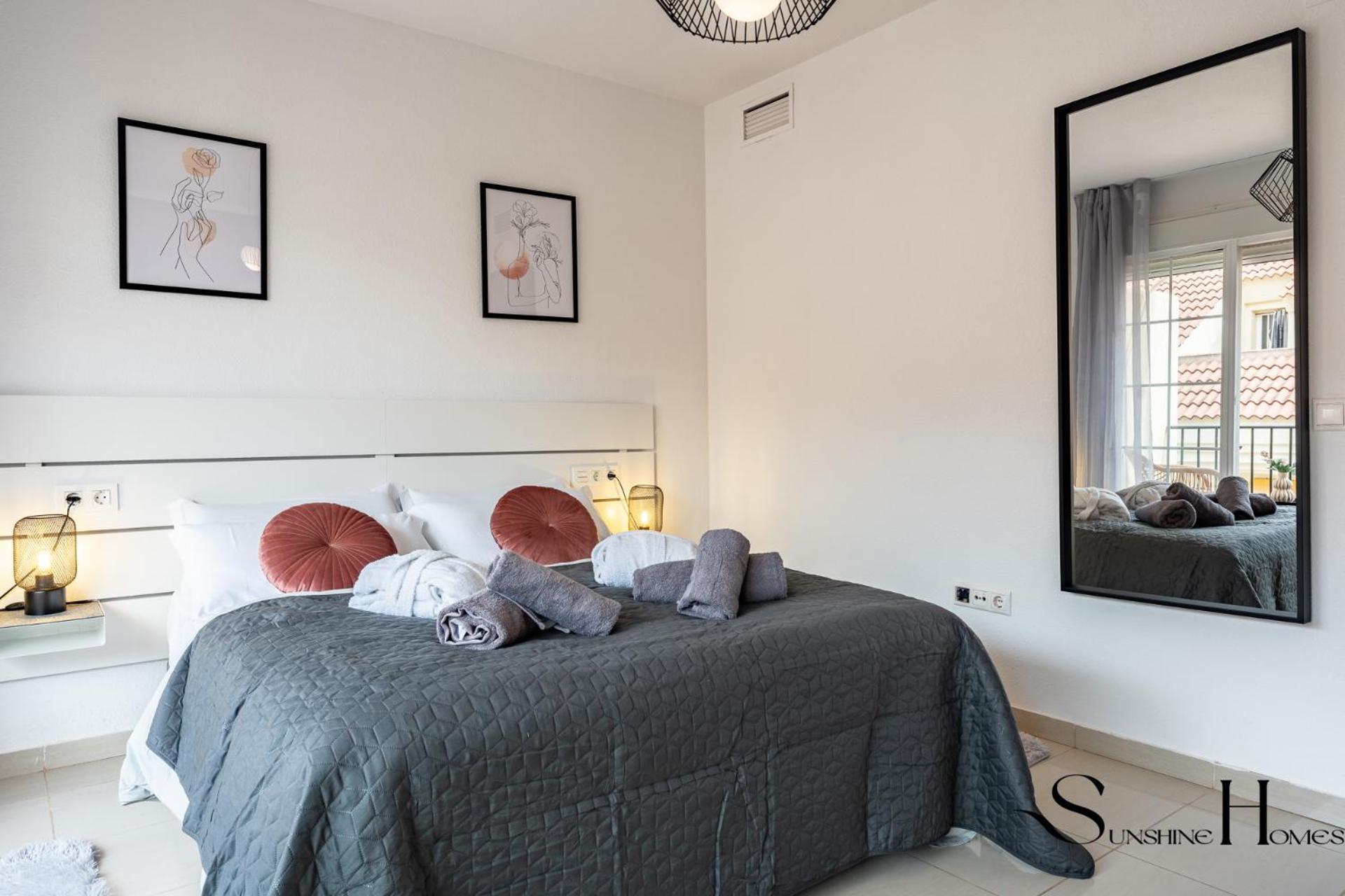Vakantiehuis Townhouse With Jacuzzi,sea Views, Swimming Pool,garage Benalmádena