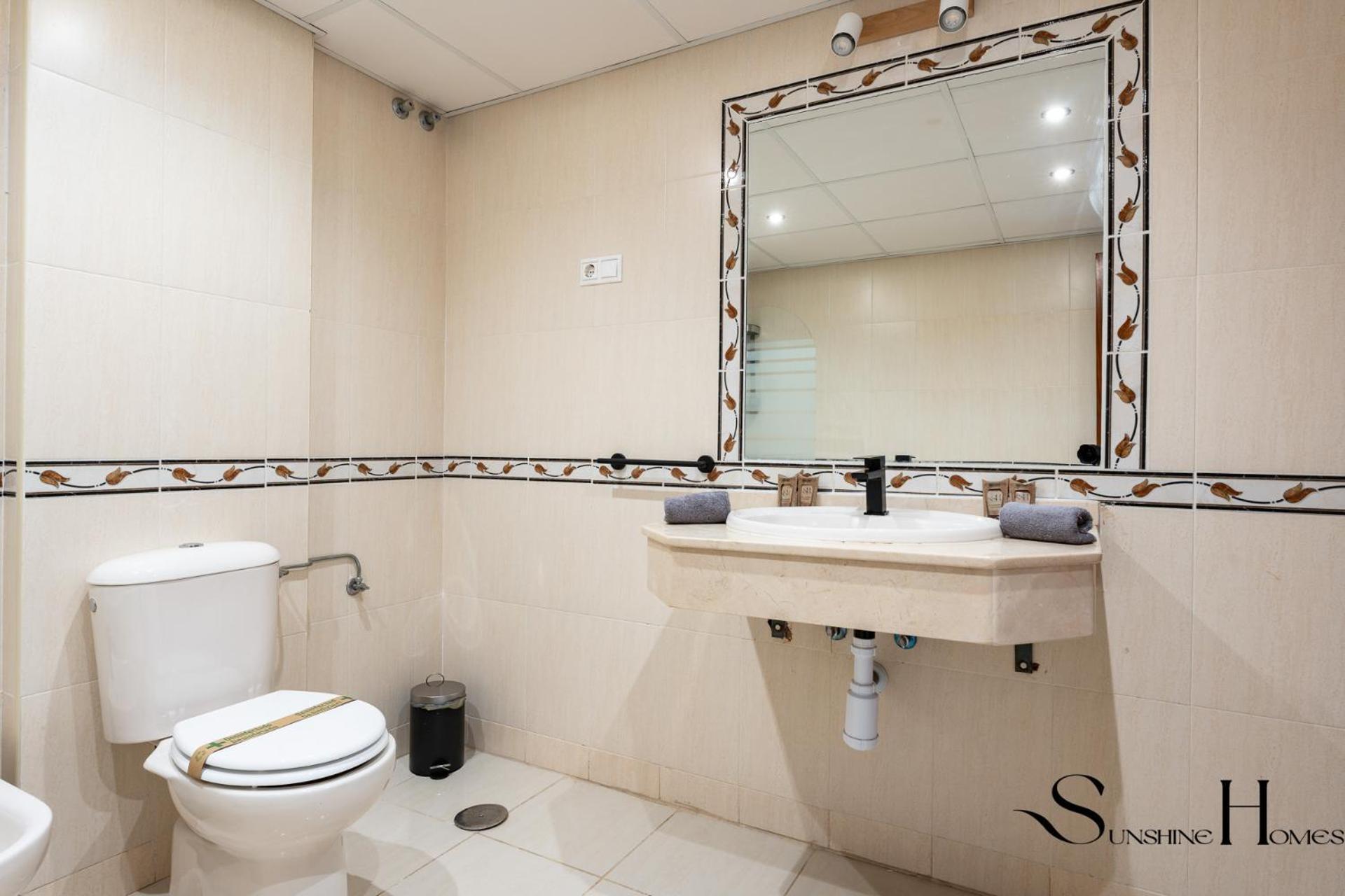 Townhouse With Jacuzzi,sea Views, Swimming Pool,garage Сasa de vacaciones Benalmádena