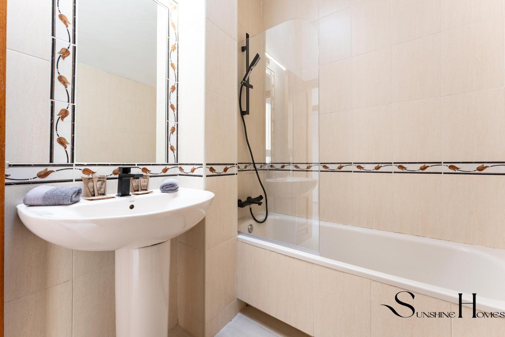 Townhouse With Jacuzzi,sea Views, Swimming Pool,garage *