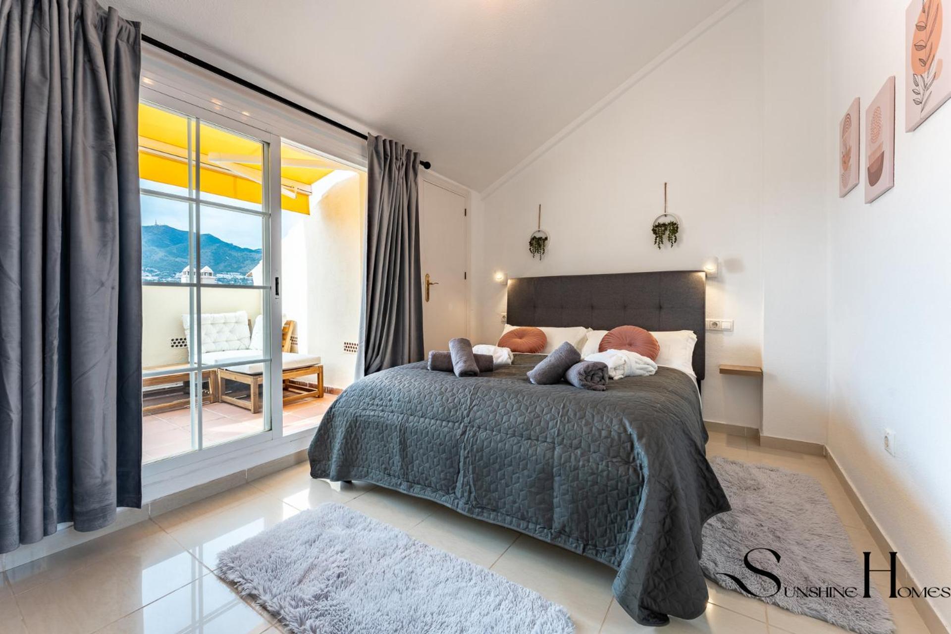 Townhouse With Jacuzzi,sea Views, Swimming Pool,garage