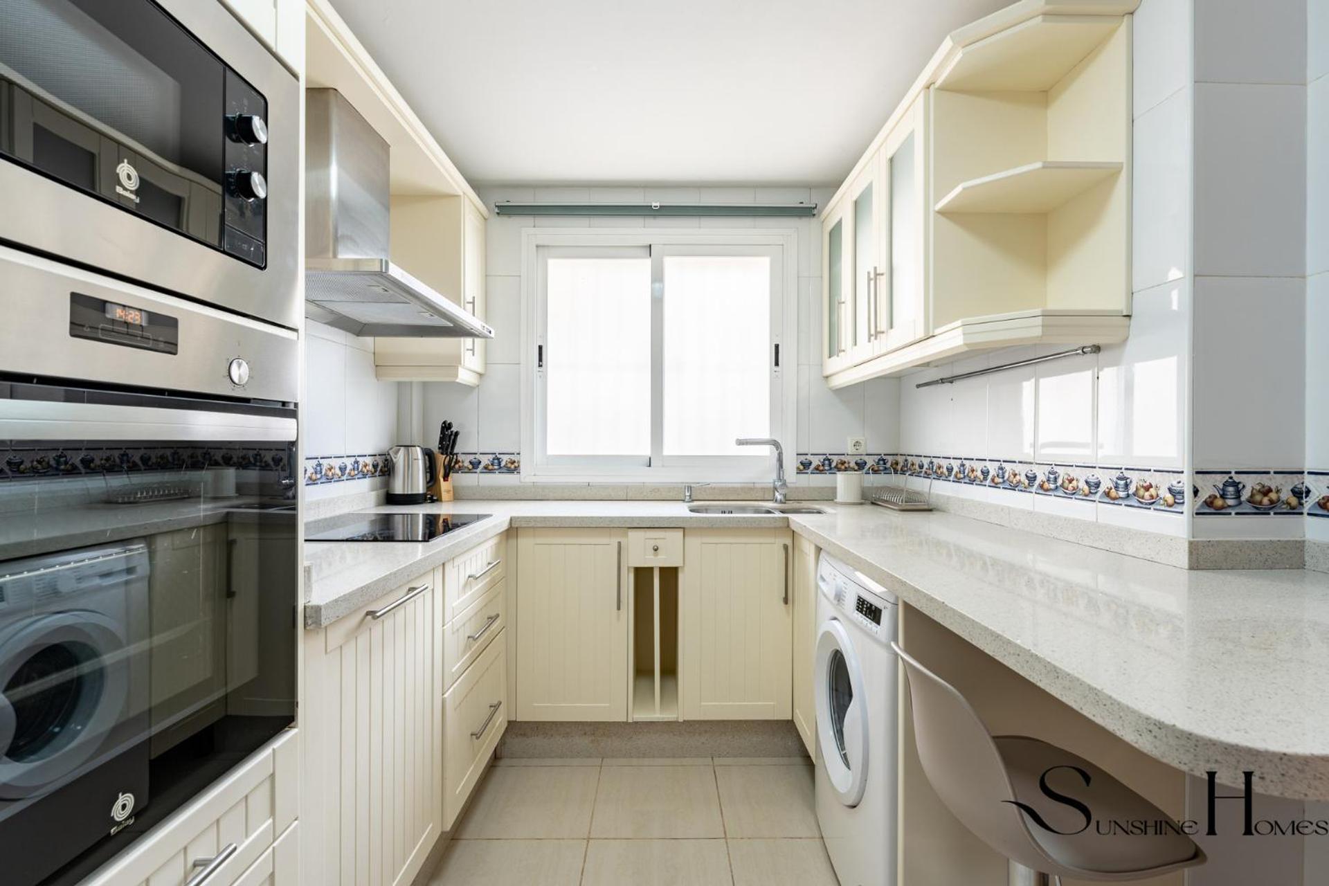 Townhouse With Jacuzzi,sea Views, Swimming Pool,garage Benalmádena