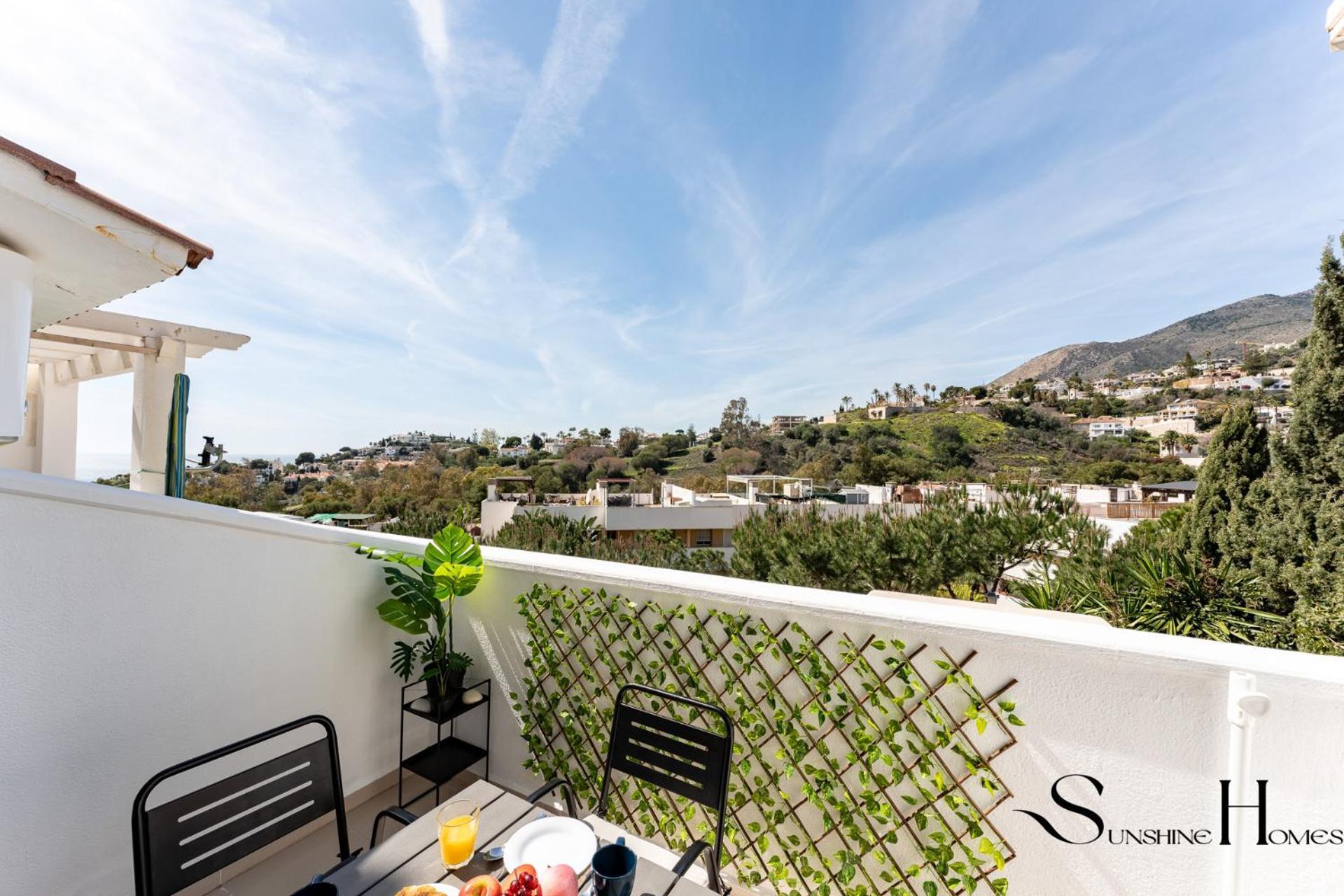 Torcal Stylish With Sea View Terrace Benalmádena