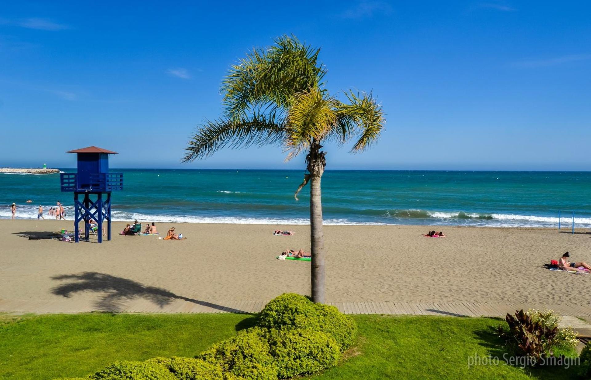 Apartment 645 Aguila - Vista Al Mar - Cerca De Tren, Restaurantes, Tiendas - Playa A 10 Min Caminando