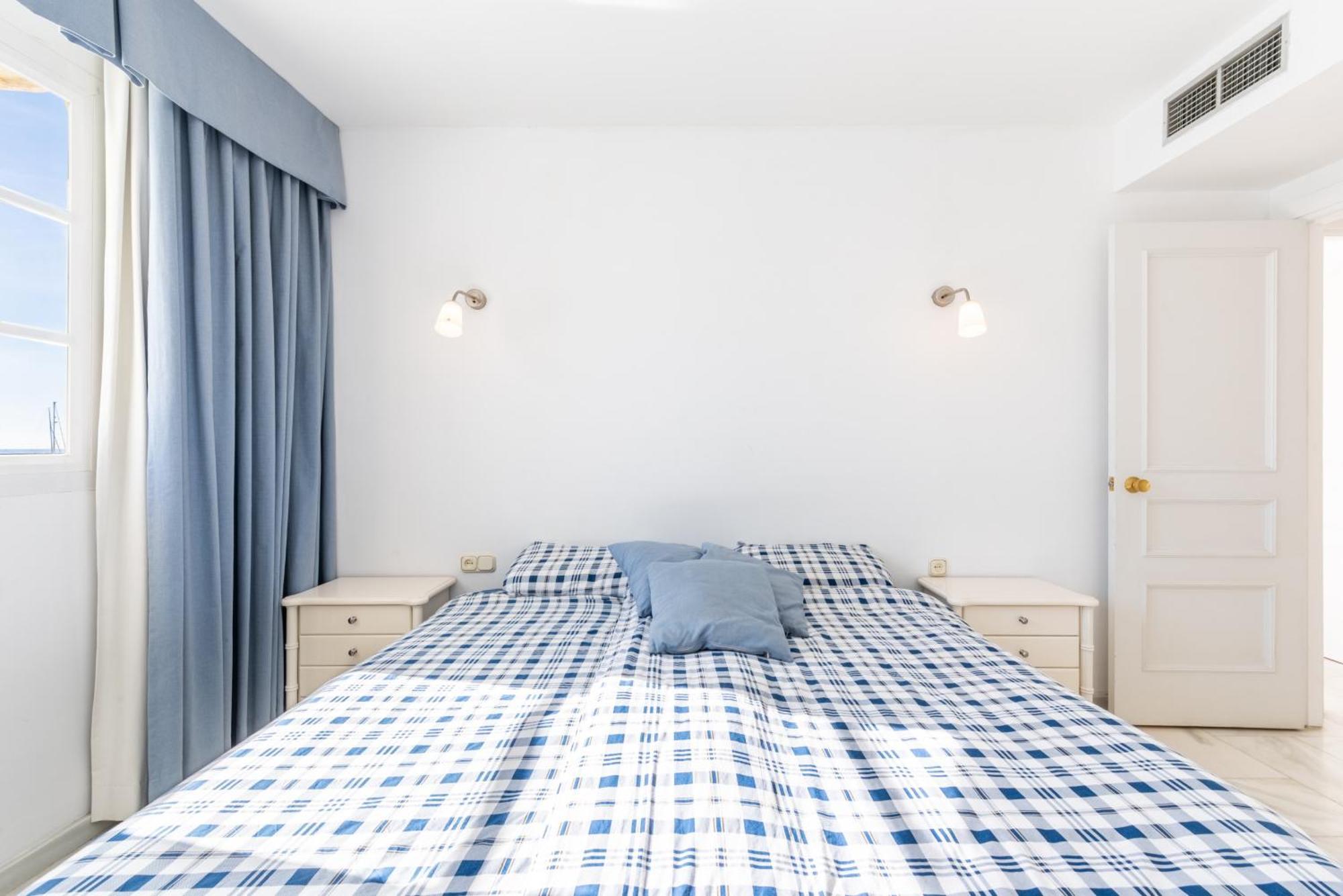 Apartment Puerto Deportivo - 2 Bedroom In Puerto Marina Benalmadena