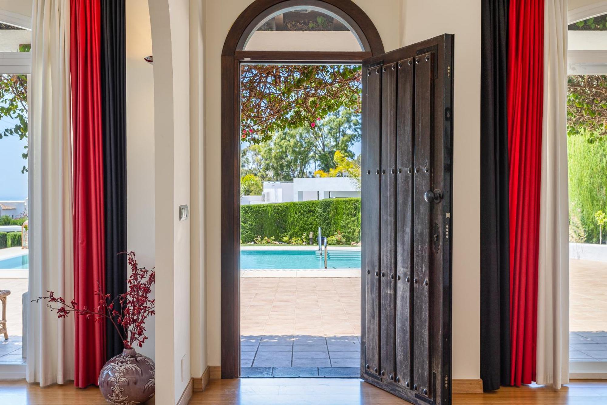 La Vista - Family Friendly Private Pool, Bbq, Sauna *