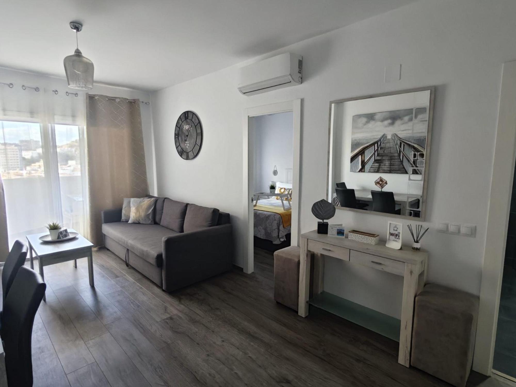 Benalbeach Holidays Apartment *