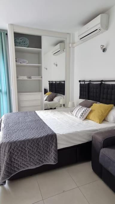 Minerva. Moderno Estudio. Vistas Al Mar Y Montana Appartement