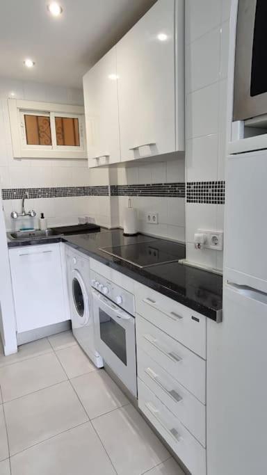Minerva. Moderno Estudio. Vistas Al Mar Y Montana Appartement Benalmádena