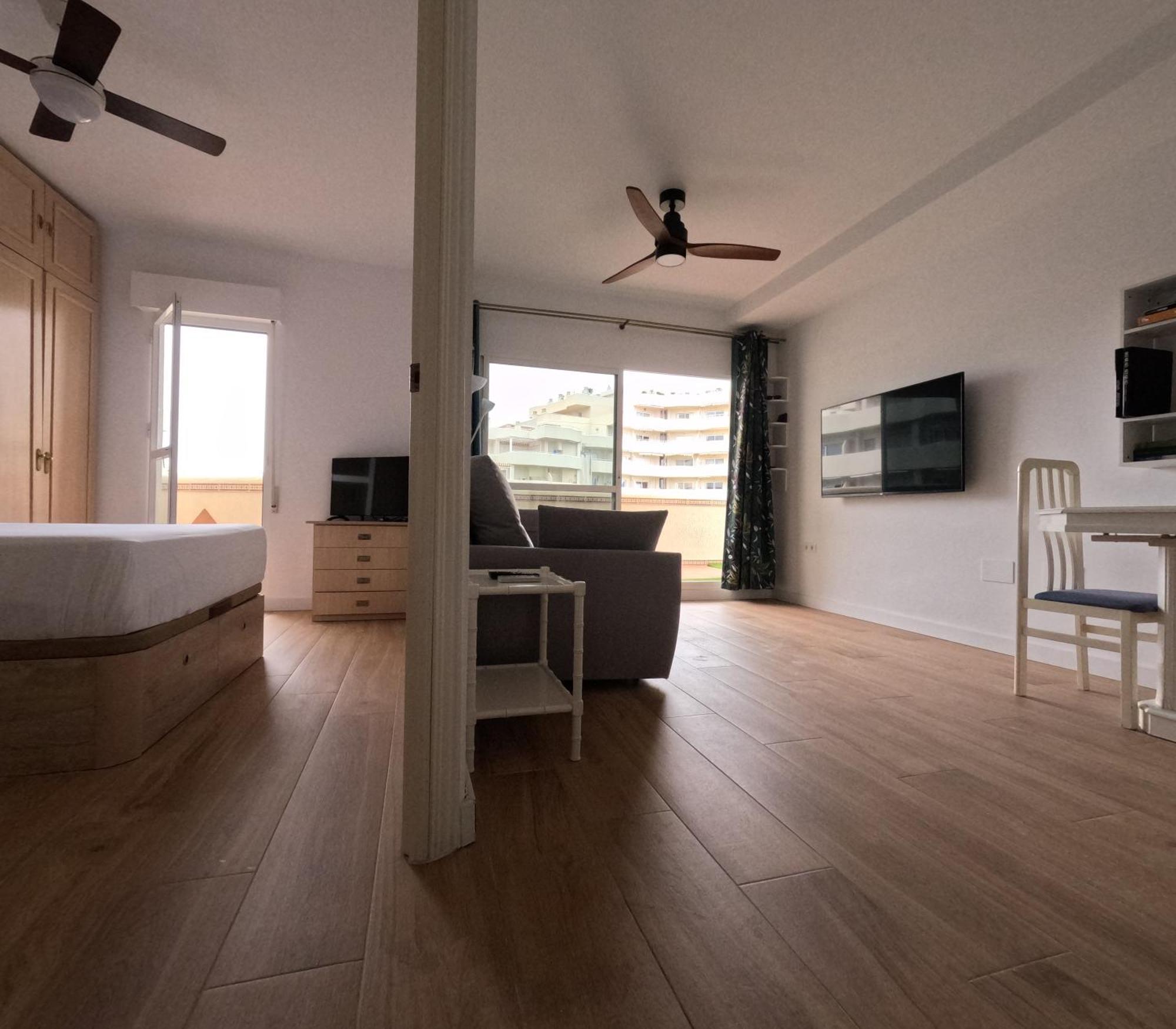 Benalbeach. Espectacular Terraza, Vistas Al Mar. Apartment *