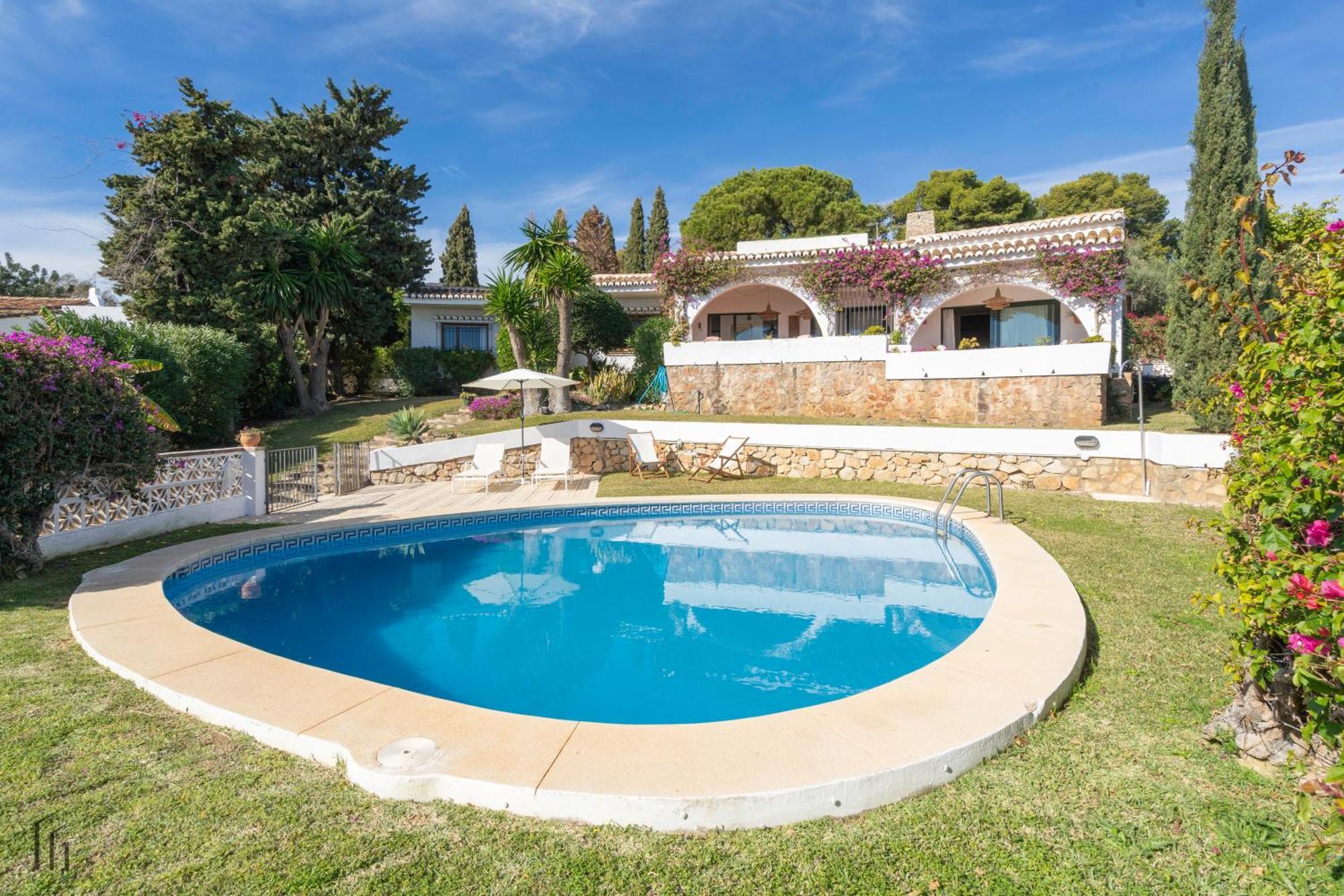 Con Maravillosas Vistas Y Jardines Villa Benalmadena