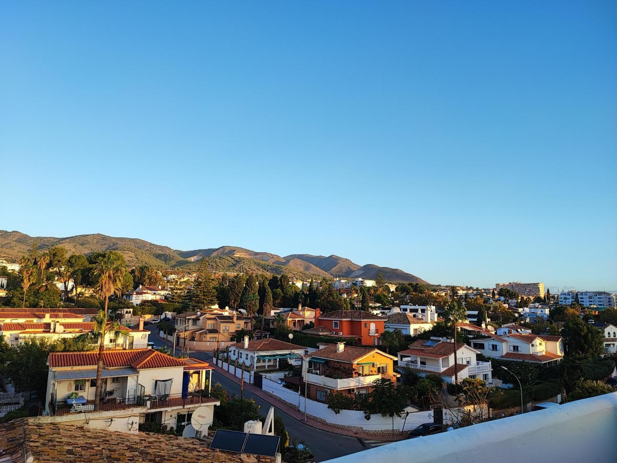 Isla De 1, Jacuzzi, 80m From The Sea, Ac, Bbq, Private Parking, Big Terrace Benalmadena
