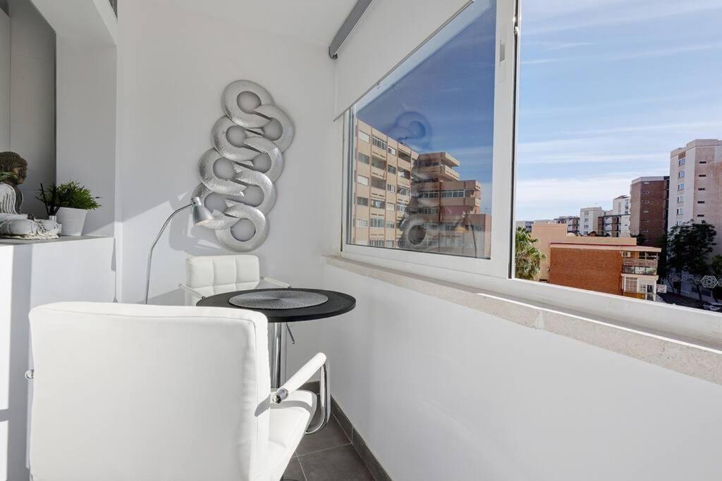 019 Stylish 3 Bed Ibensa Square Apt, Near & Bars Apartment *