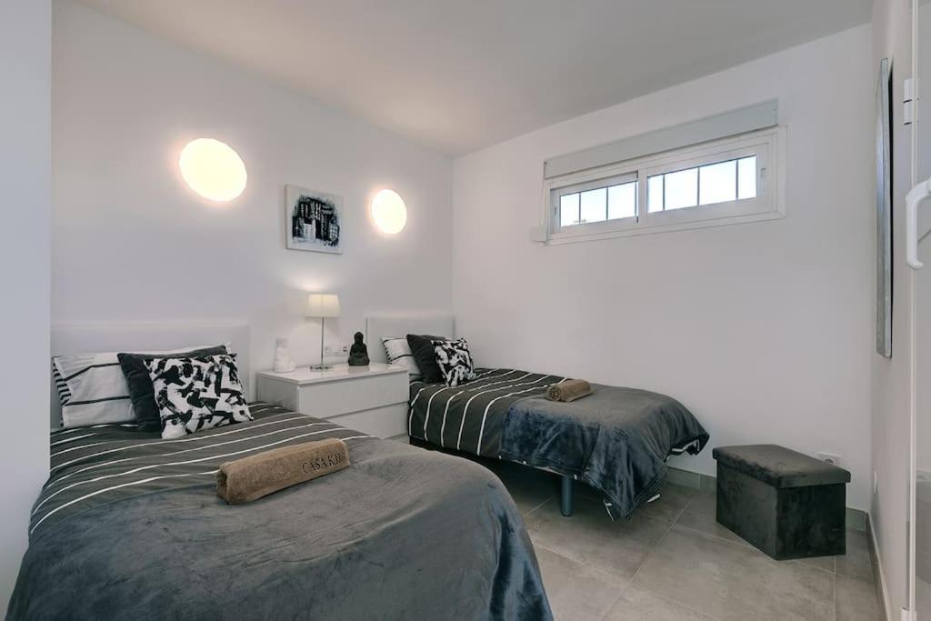 019 Stylish 3 Bed Ibensa Square Apt, Near & Bars Benalmadena