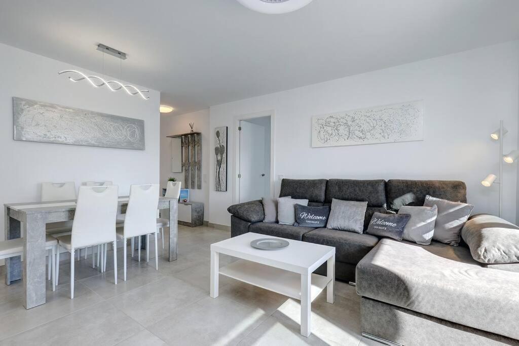 019 Stylish 3 Bed Ibensa Square Apt, Near & Bars *