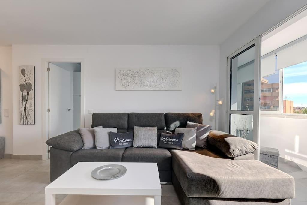 019 Stylish 3 Bed Ibensa Square Apt, Near & Bars