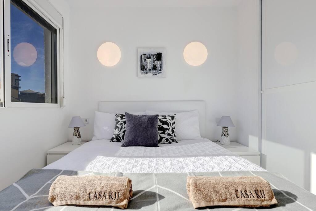 019 Stylish 3 Bed Ibensa Square Apt, Near & Bars