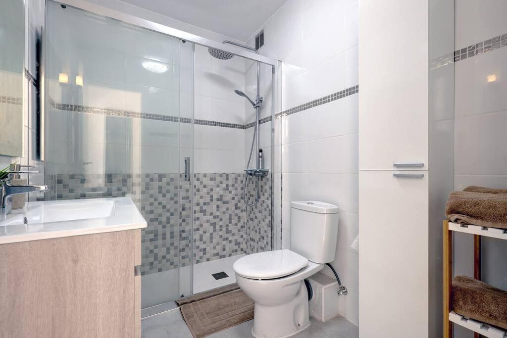 019 Stylish 3 Bed Ibensa Square Apt, Near & Bars * Benalmadena