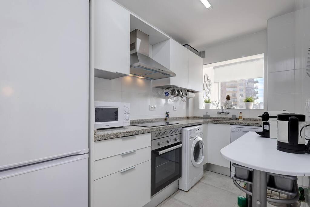 019 Stylish 3 Bed Ibensa Square Apt, Near & Bars *