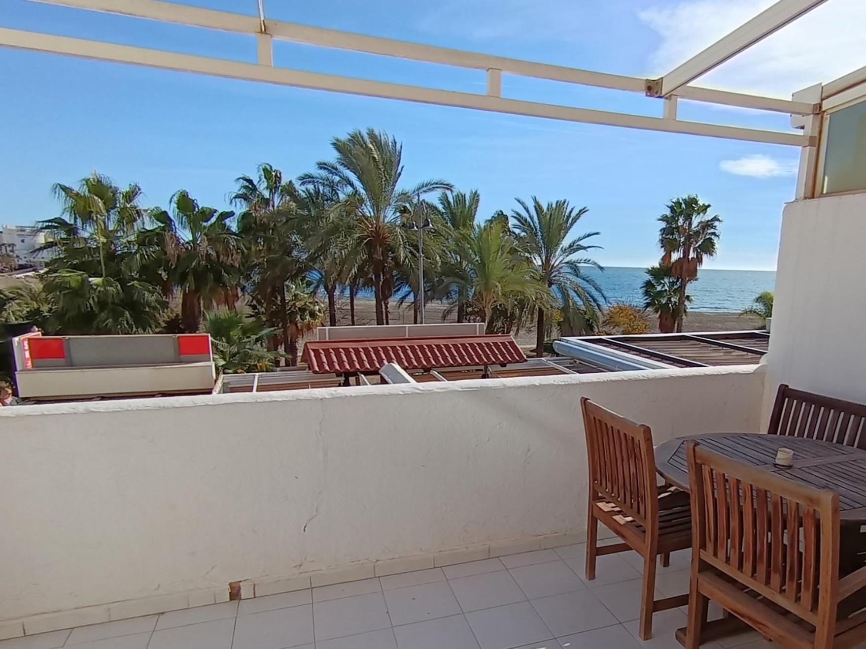 2 Bedroom Beach Front Appartement Benalmádena