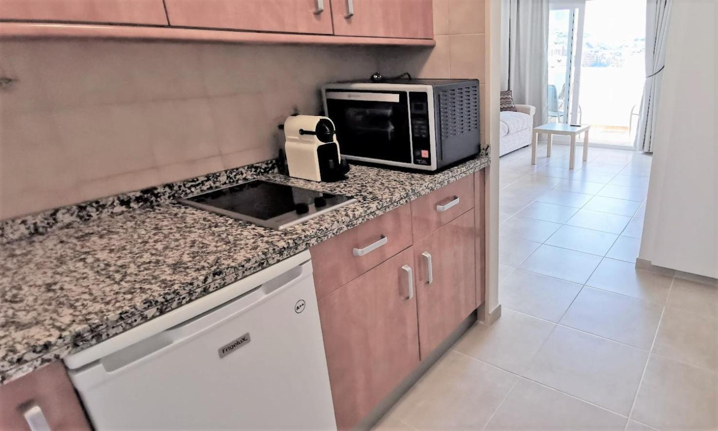 Front Line Sea View 1 Bedroom Large *