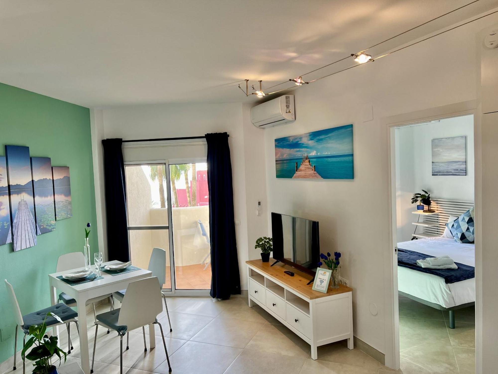 Modern Front Sea View In Benalbeach Apartamento *
