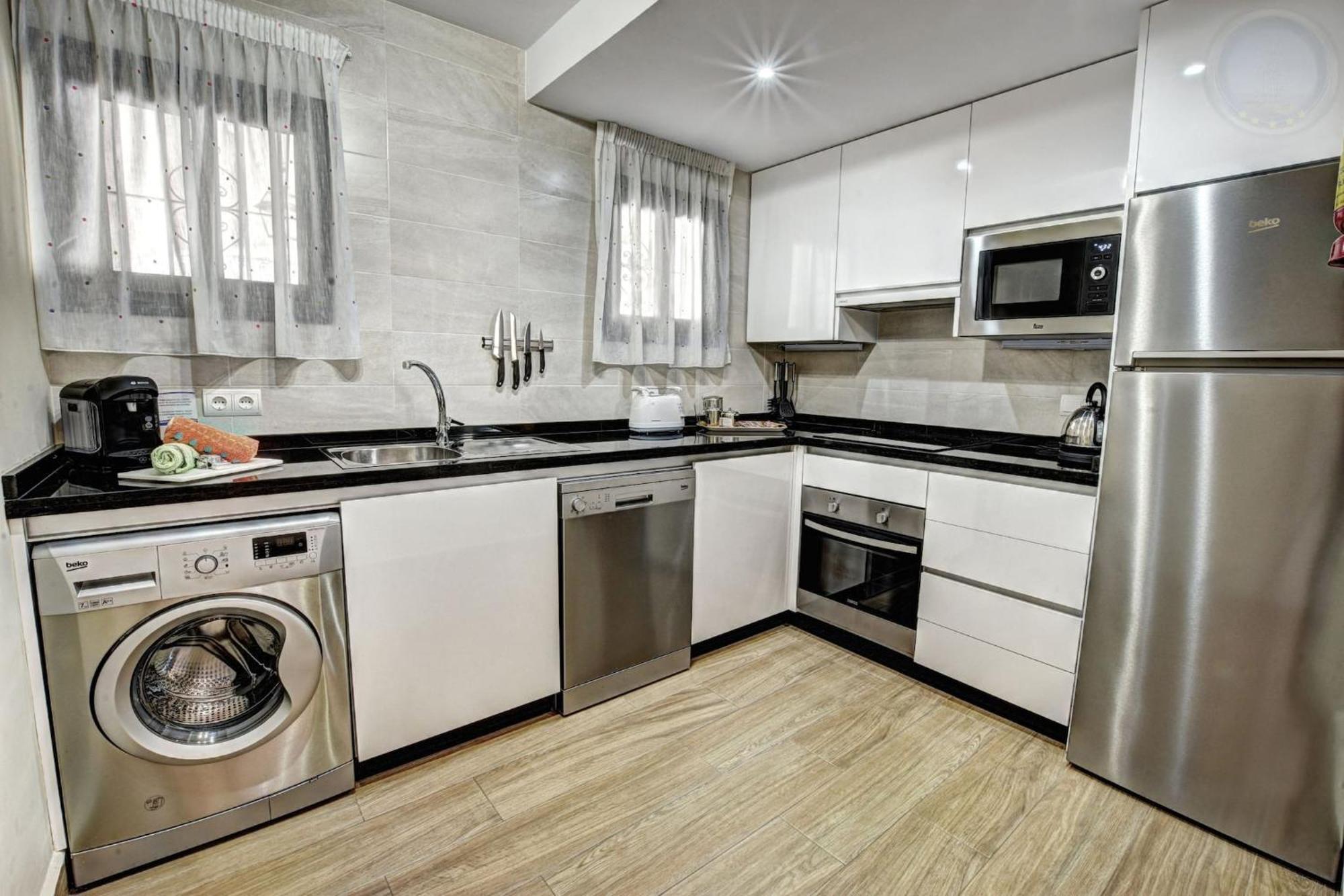 2 Bedroom With Pool And Barbecue