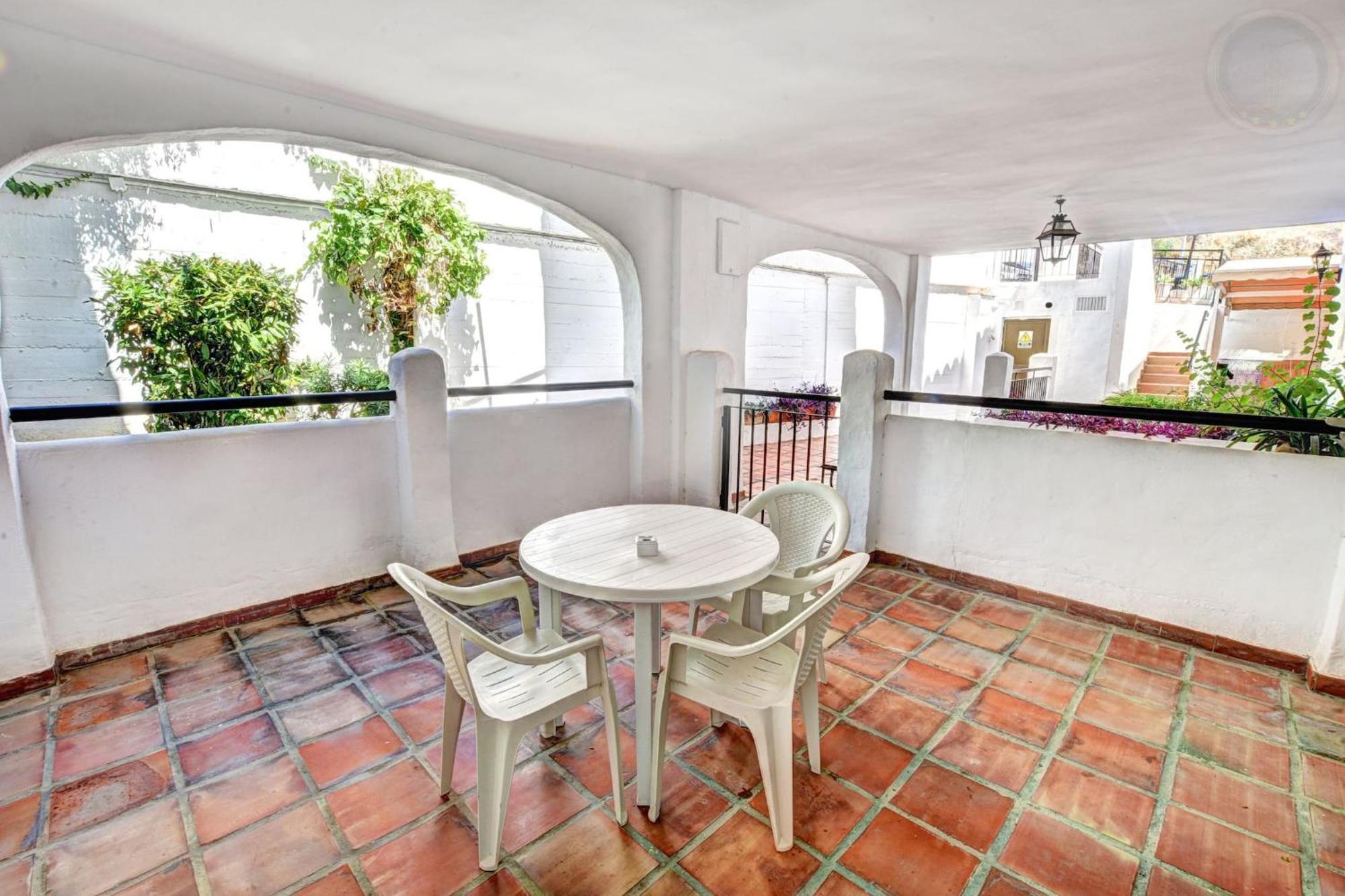 2 Bedroom With Pool And Barbecue Apartment