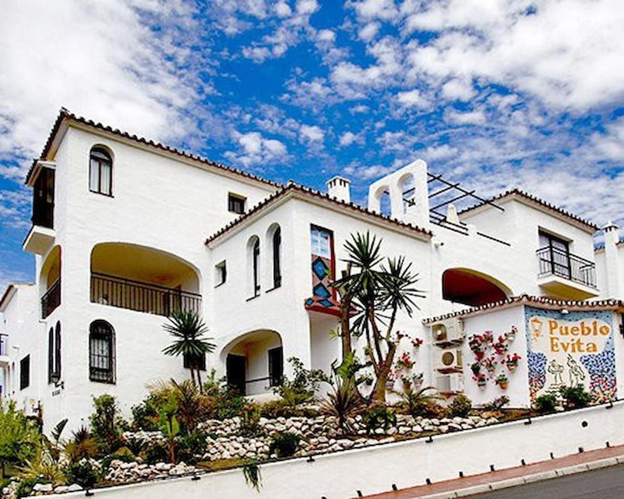 Apartment 2 Bedroom With Pool And Barbecue