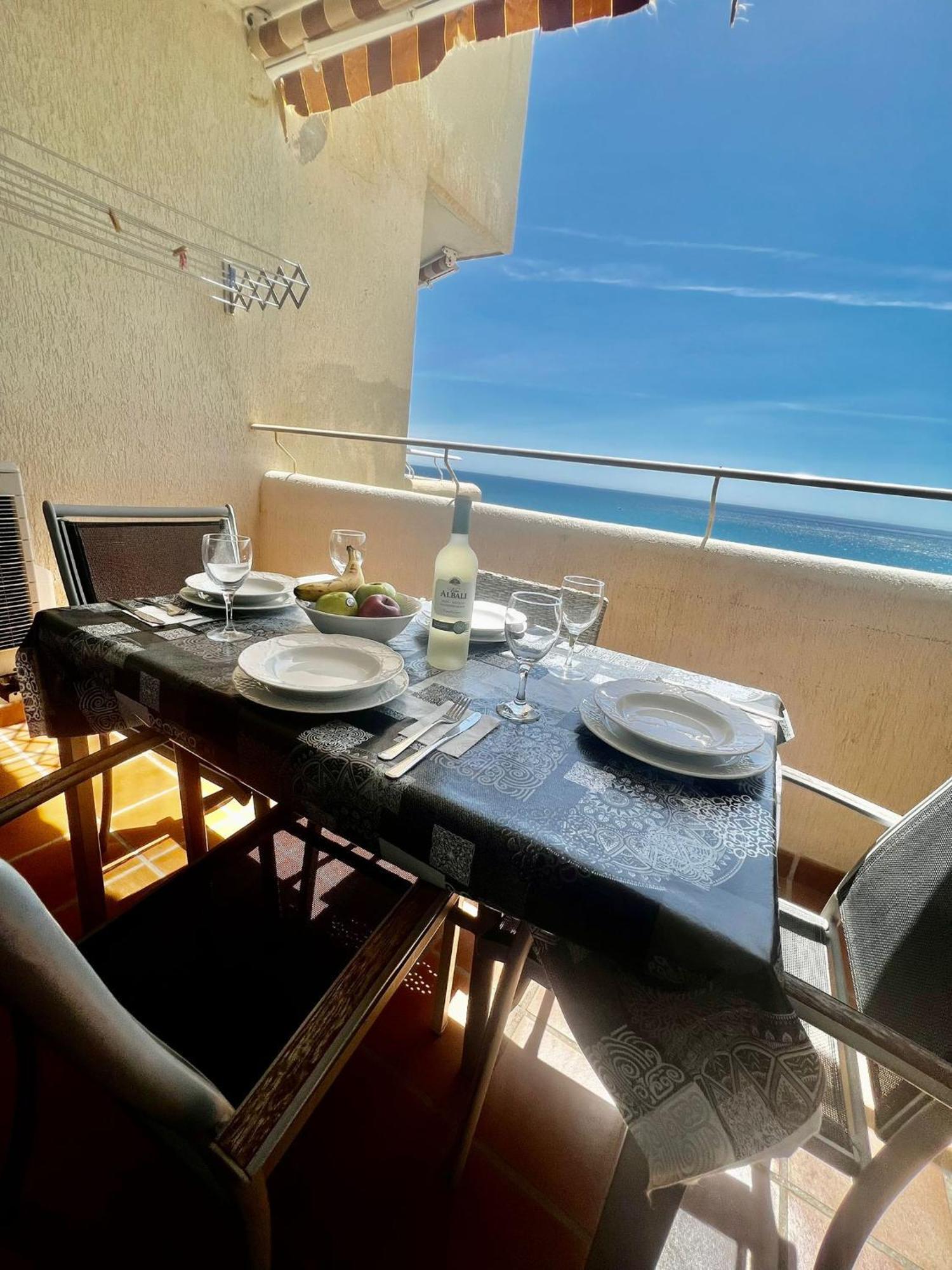 Benalbeach Front Apartment
