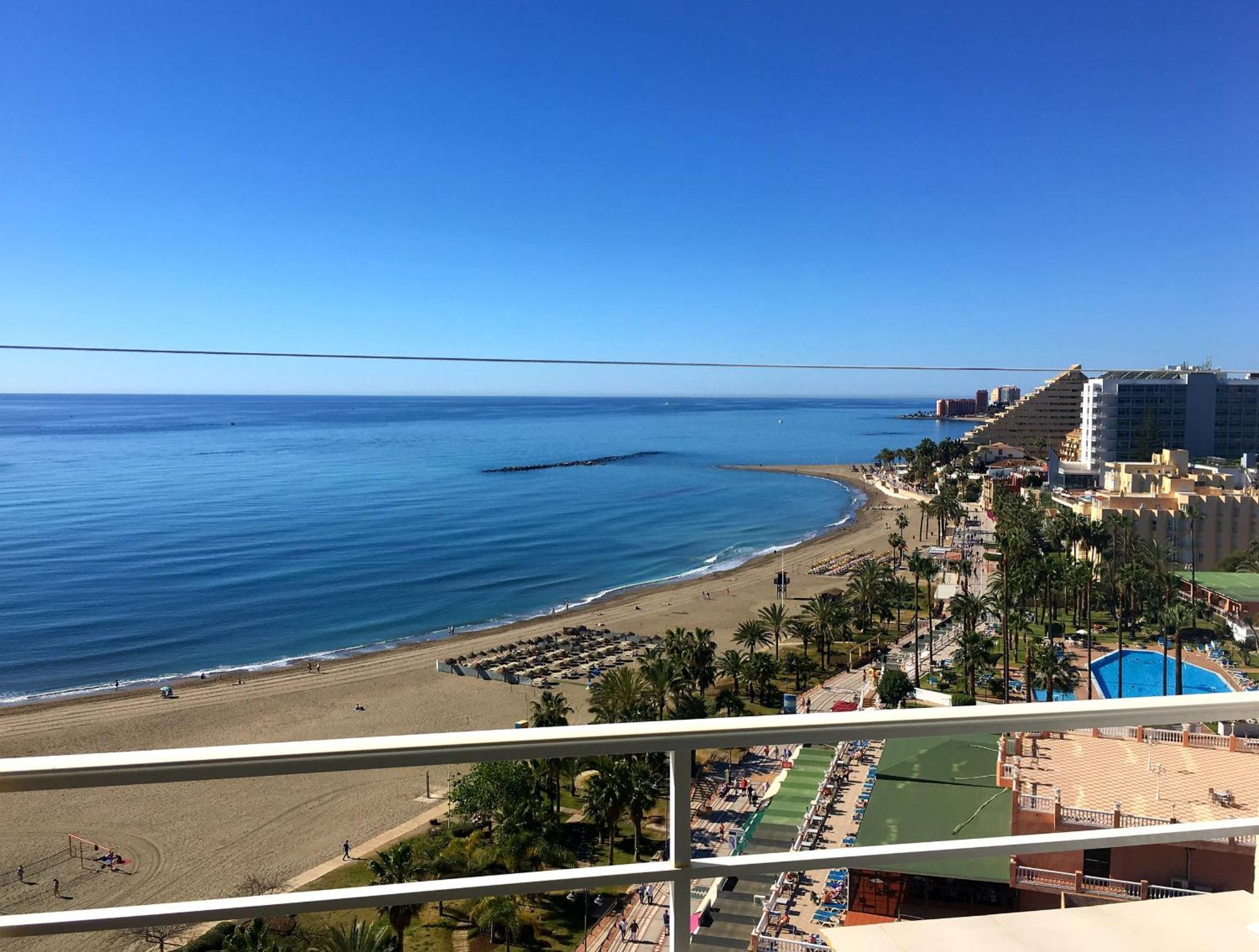Apartment Deluxe Penthouse With Sea Views Near Puerto Marina