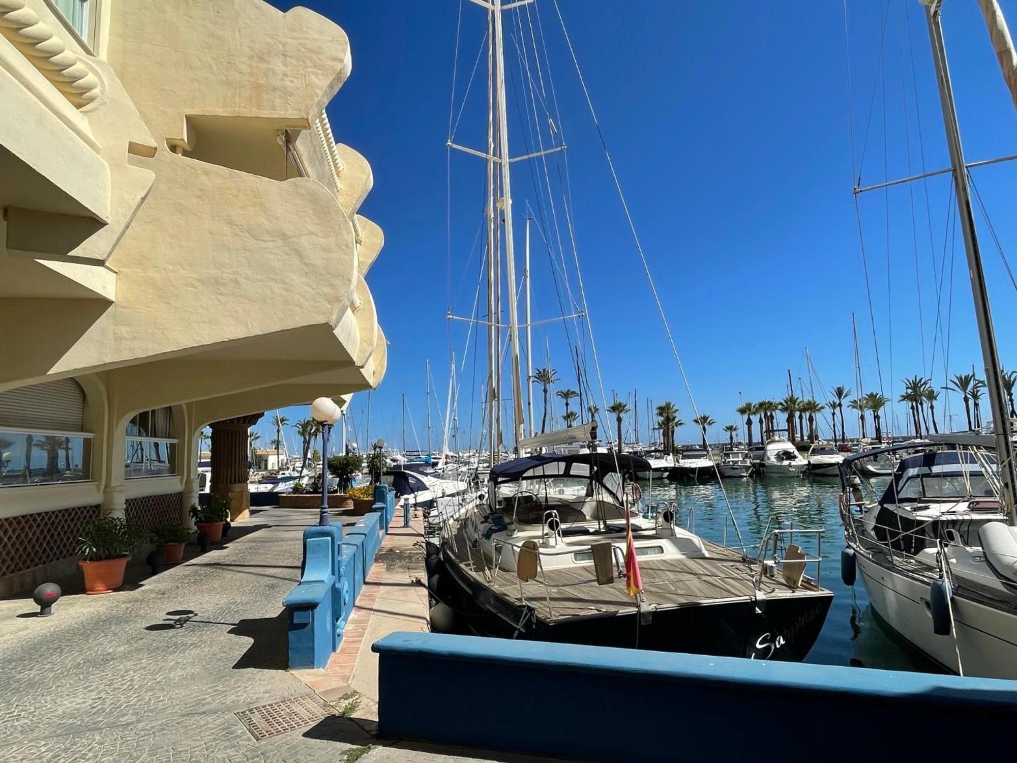 Isla Puerto Marina Apartment