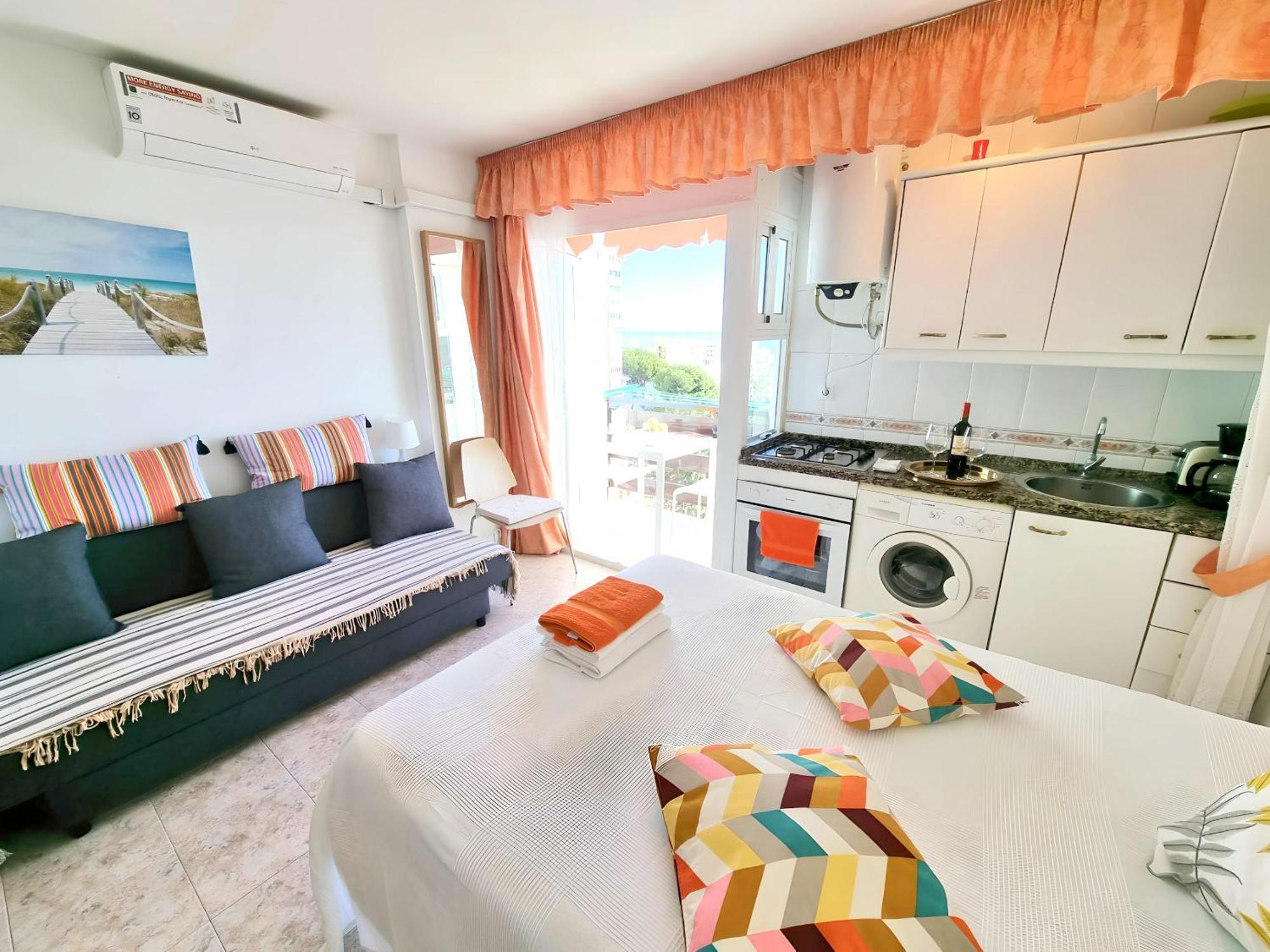 Elegant With Sea View In 30 M² Benalmádena