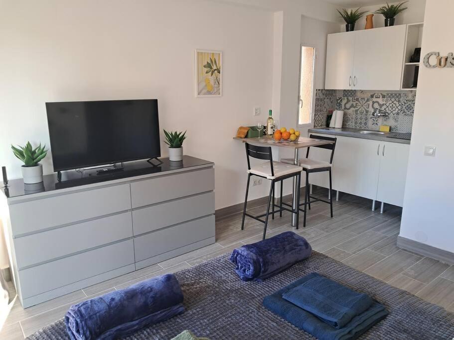 Corintolimon Luxury Apartment