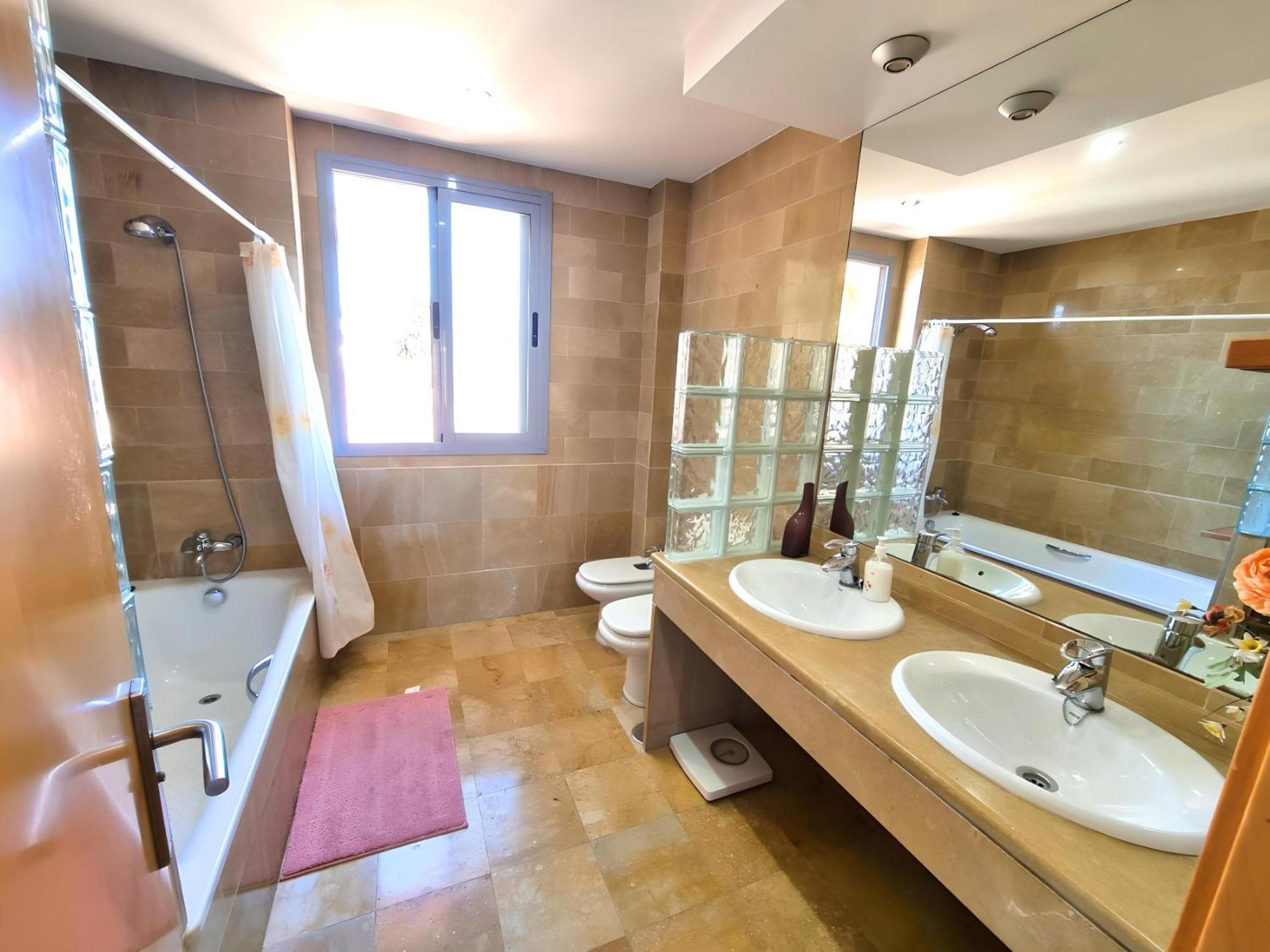 Holiday home Stunning With Outdoor Swimmingpool, 4 Bedrooms And Wifi *
