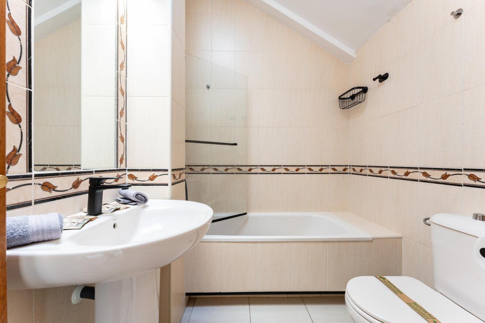 Сasa de vacaciones Stylish Seaview Townhouse 3br Pool 4 Terraces *