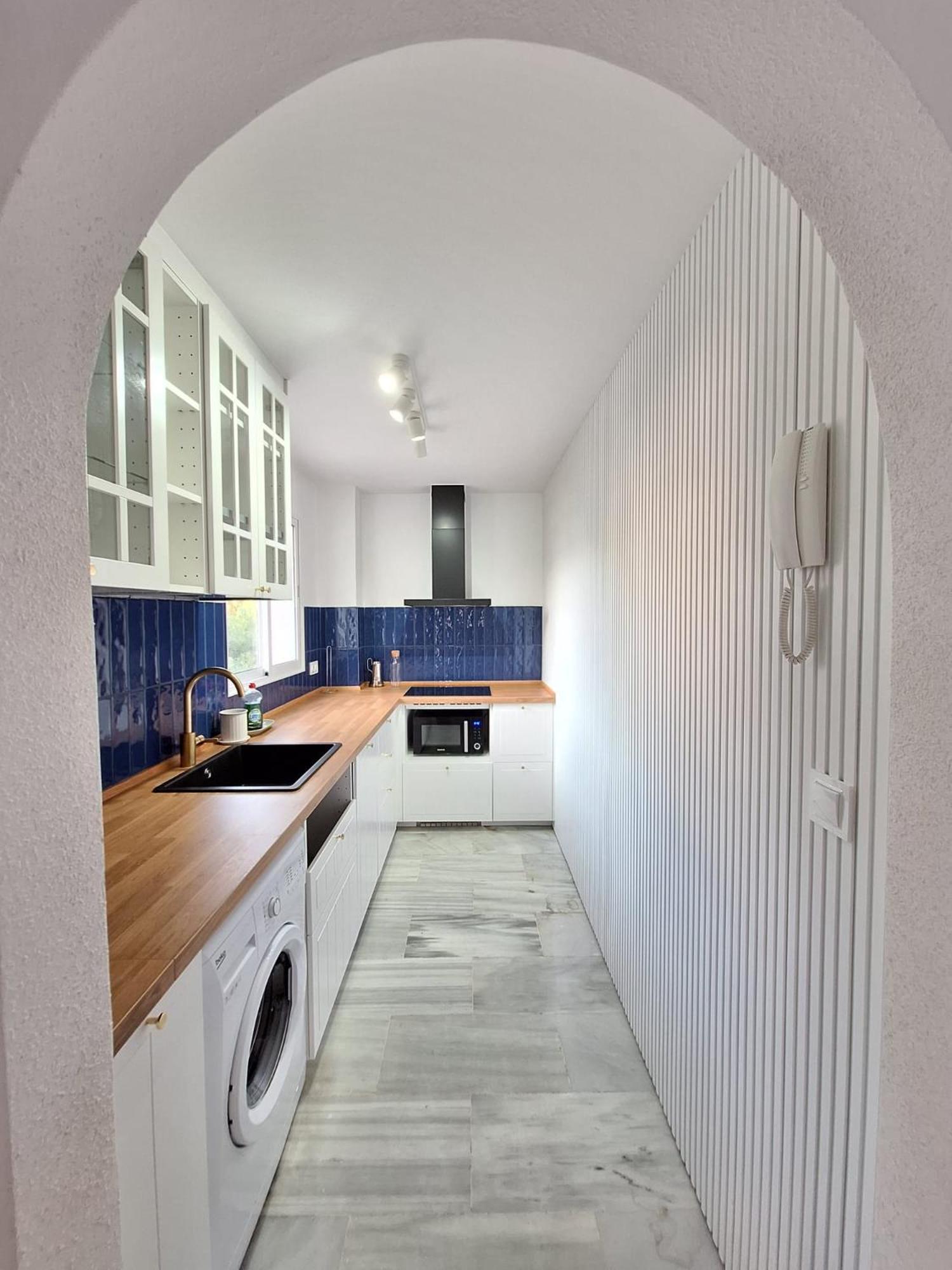 Lovely 2 Bedroom W/ Large Garden + Pools Apartamento