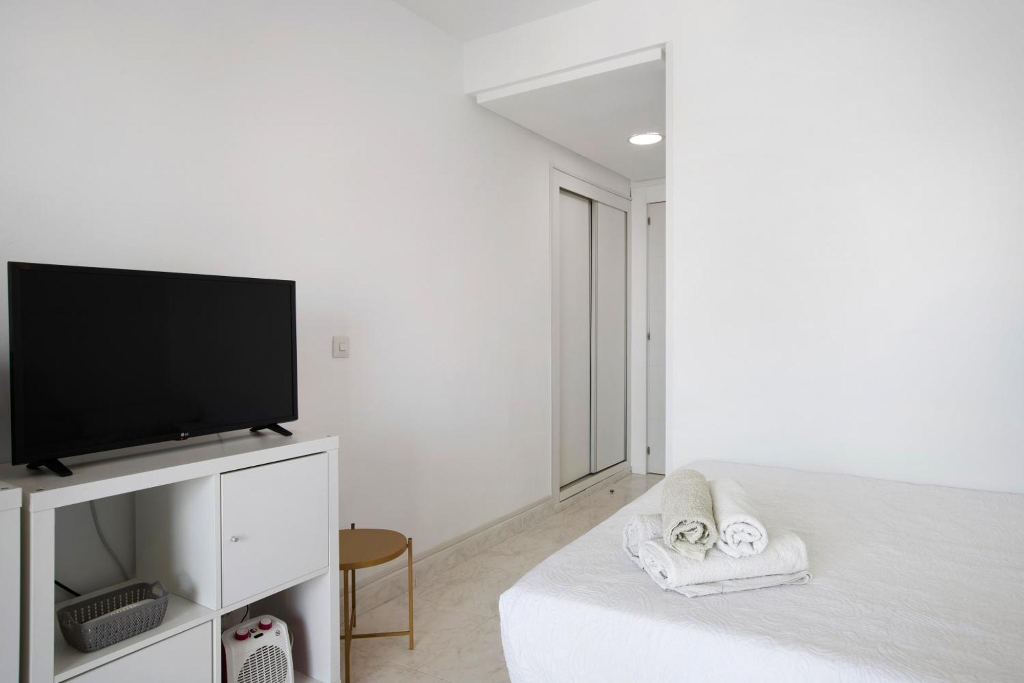 Calle Manuel Mena 4 *
