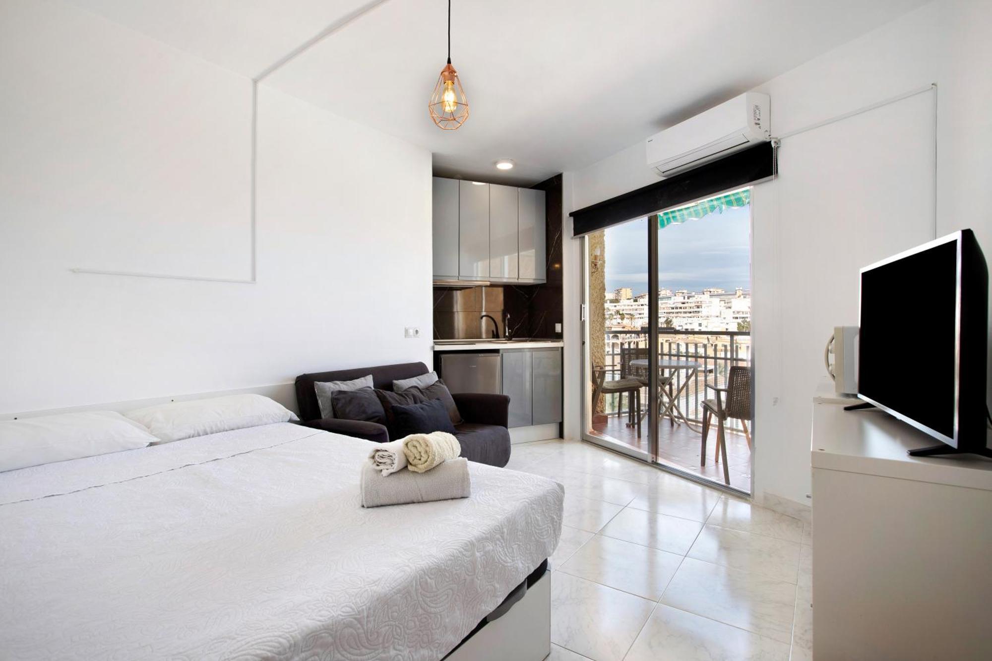Calle Manuel Mena 4 *