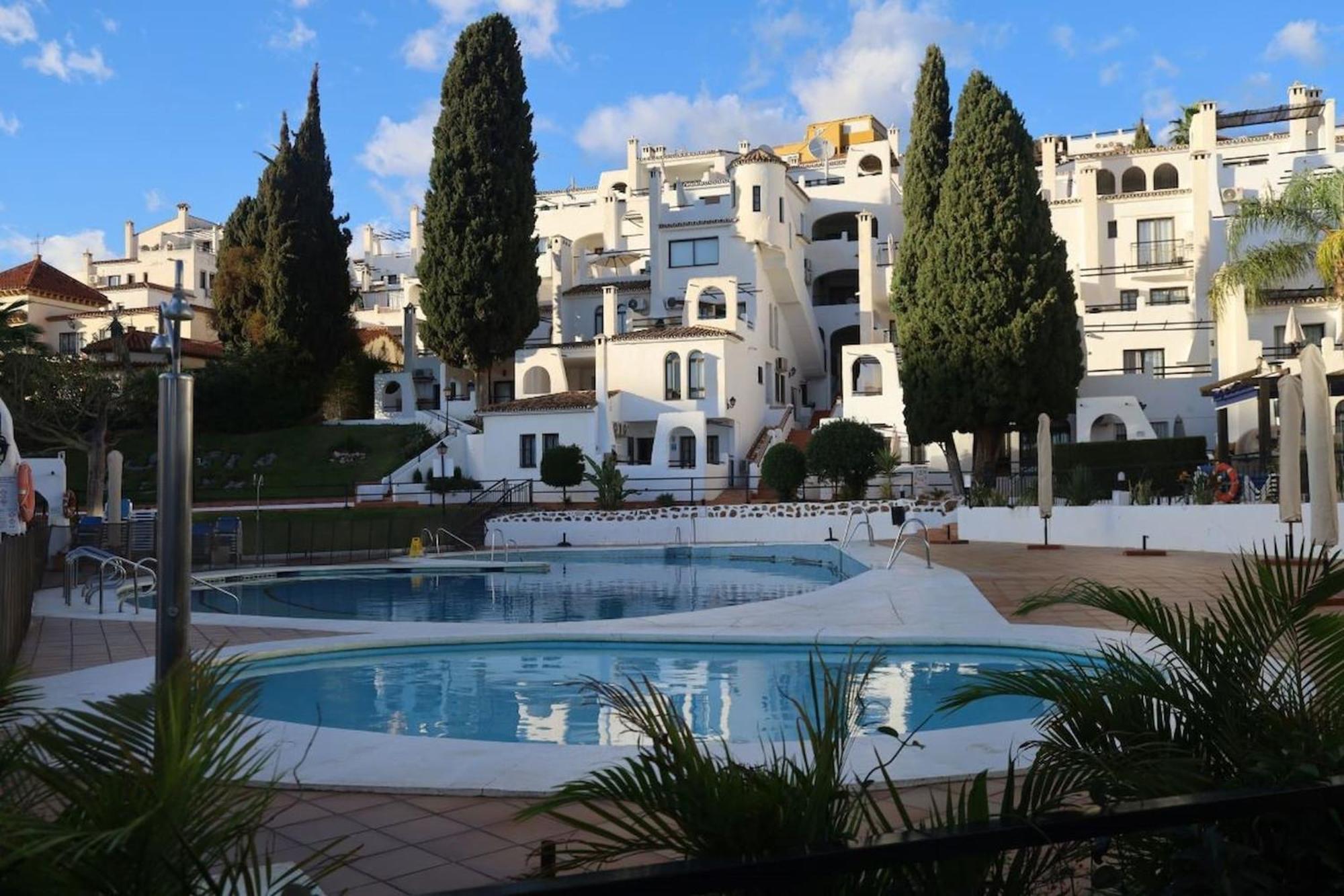 Apartment En Pueblo Evita Con Piscina Y Terraza Benalmadena