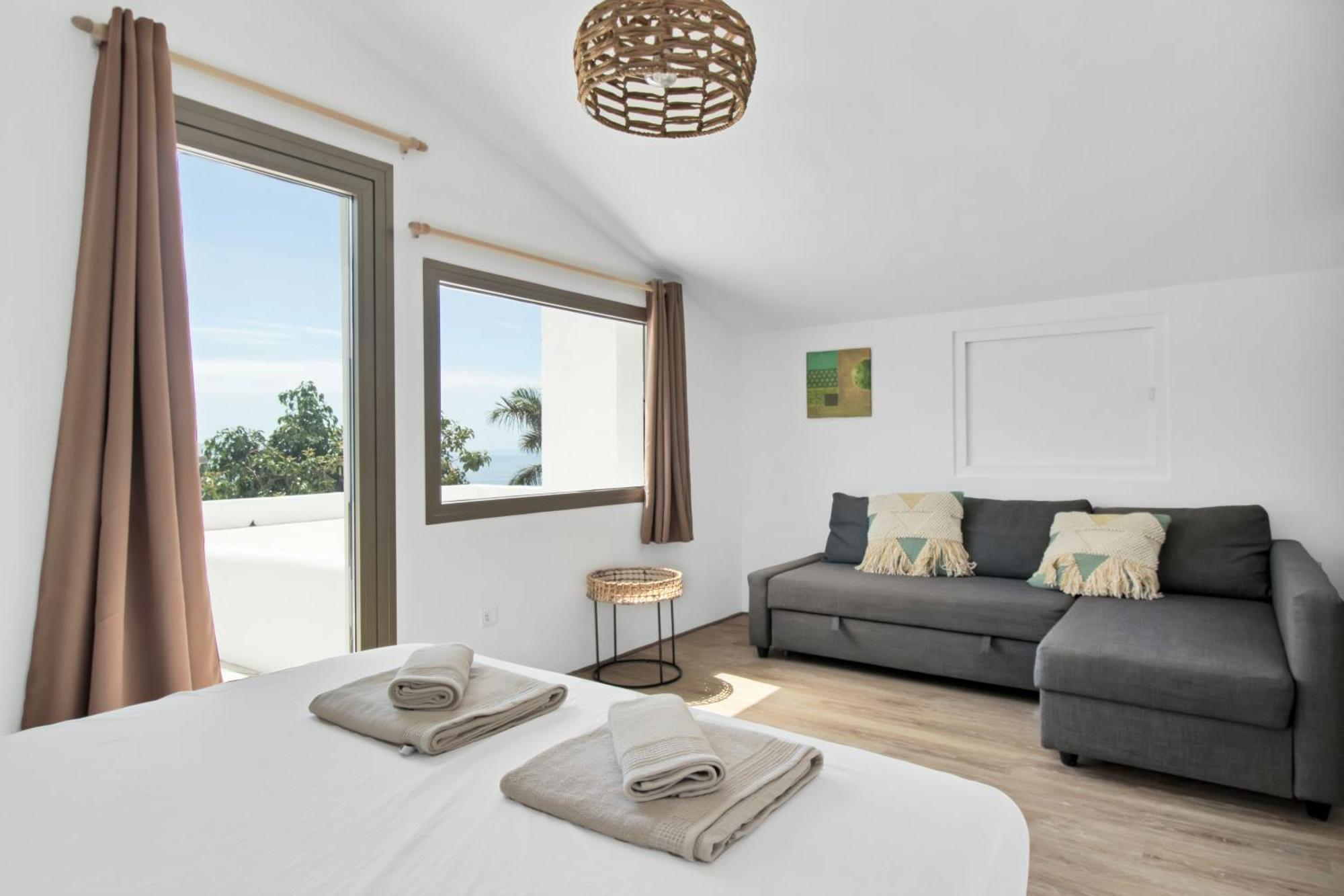 Bed & Breakfast In Eden Palm * Benalmadena