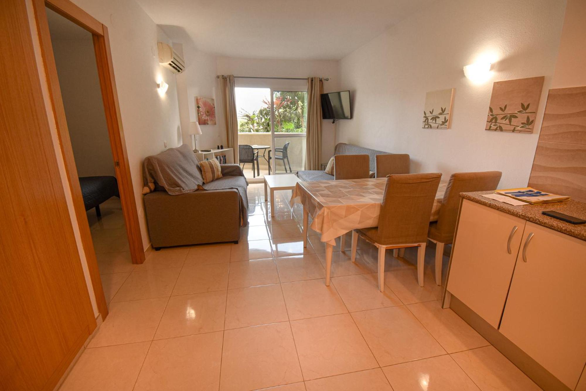 Benal Superb Front 1 Bedroom Apartment, Sleeps 5 *