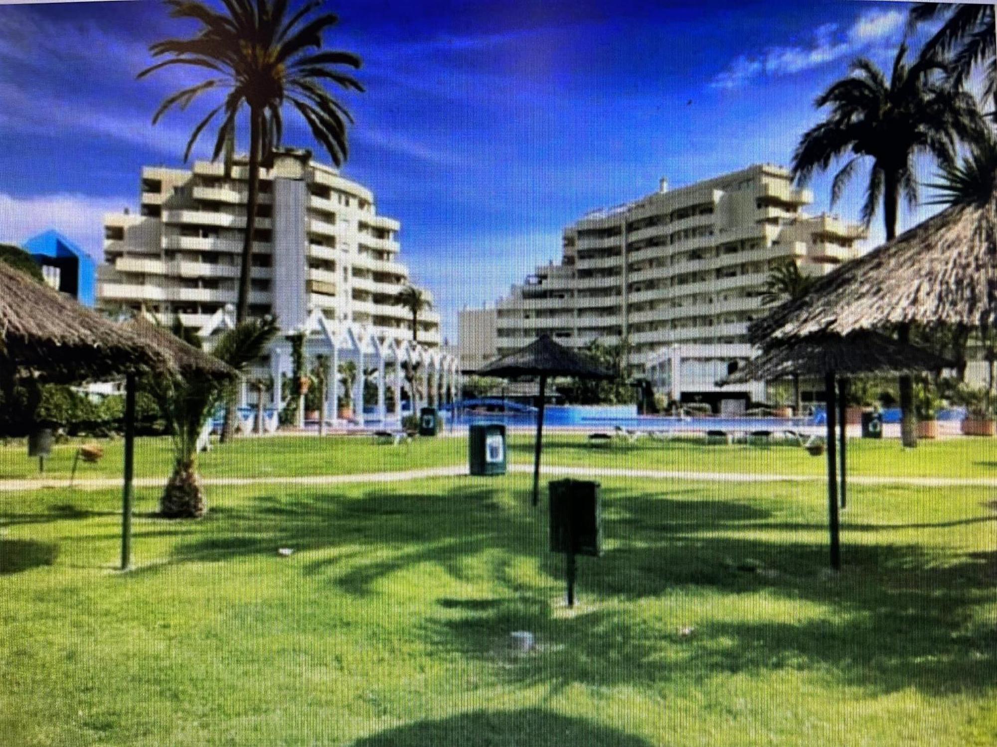 Benalbeach 2bdr Beach100m 5 Pools Gardens Appartement *