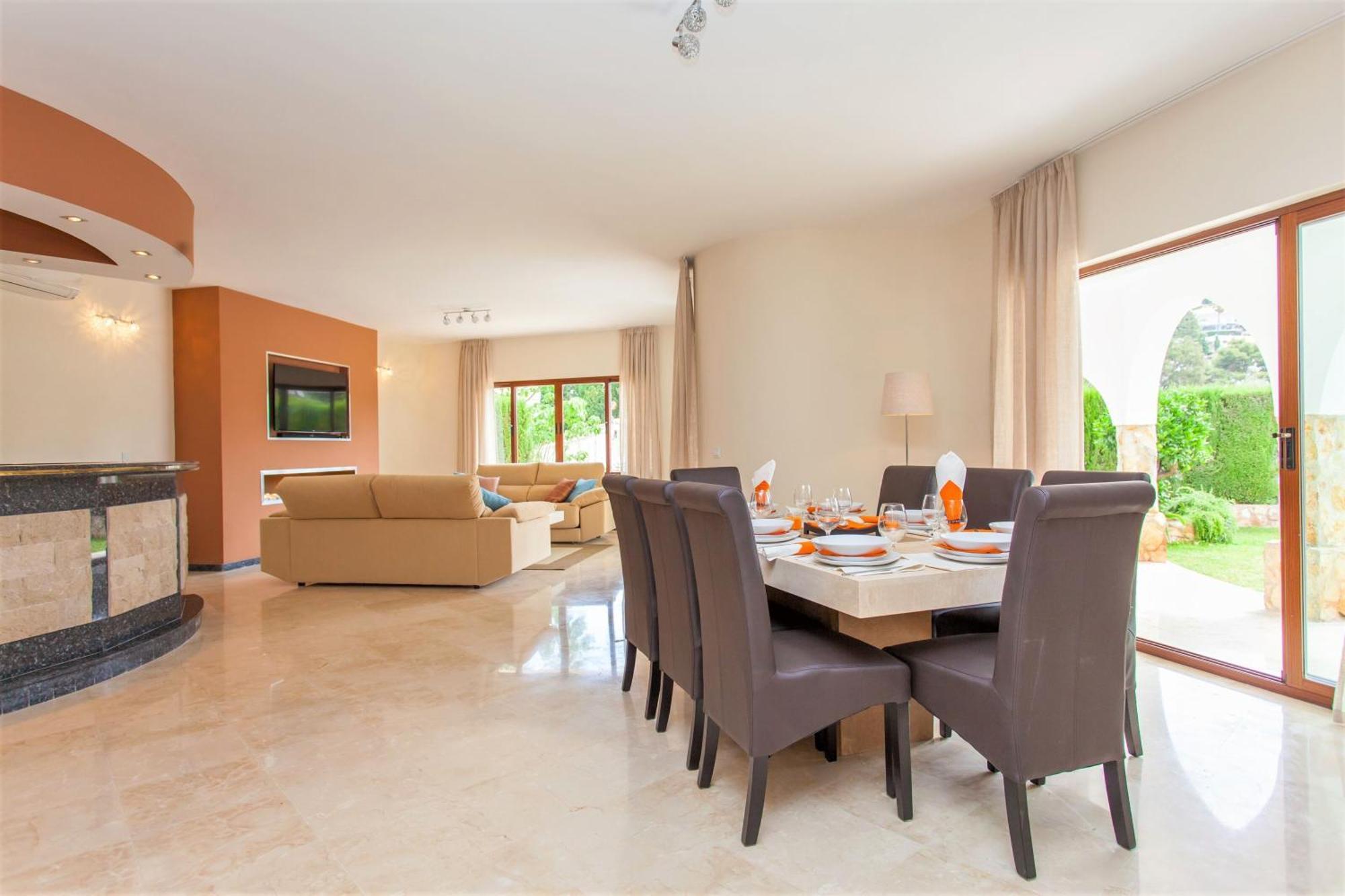 Summer Offers! Fabulous Luxury Near The Sleeps 8 Villa Benalmadena