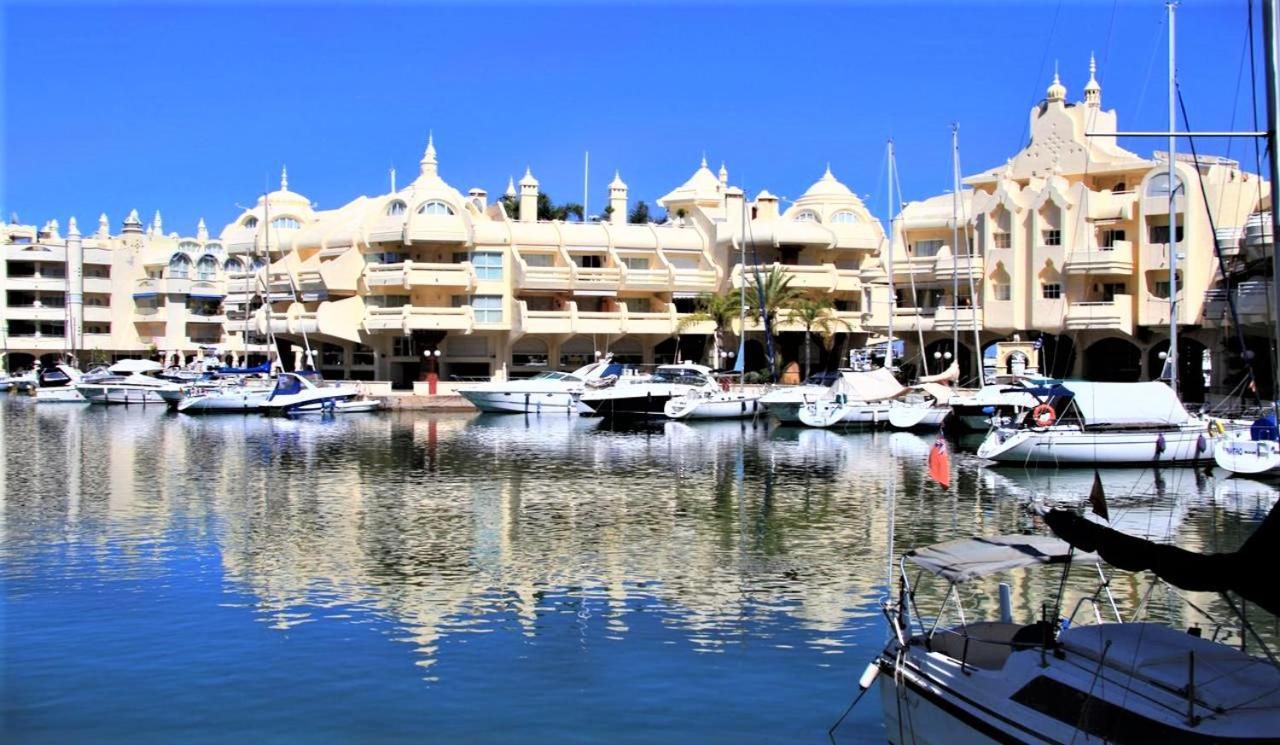 Luxury 7 Bedroom Heated Pool Hot Tub 5 Mins From The Sleeps 16 Villa *
